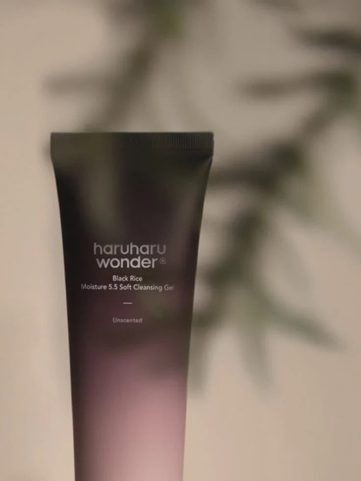 Haruharu Wonder Black Rice Moisture 5.5 Soft Cleansing Gel - Gentle Low pH Face Wash