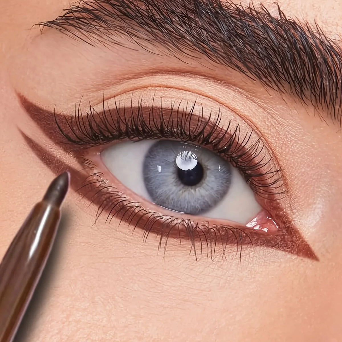 Unleashia Easy Glide Flat Eyeliner (N° 2 Mood Brown) - Soft Natural Daily Eyeliner